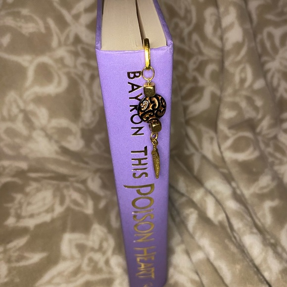 Handmade metal hook bookmark - Picture 3 of 3